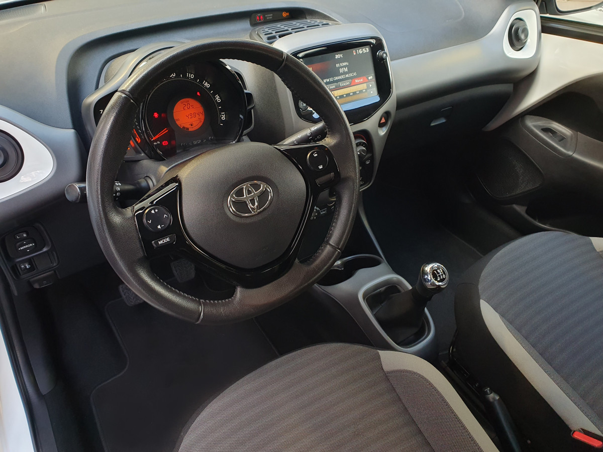 TOYOTA AYGO 1.0 X-PLAY X-TOUCH