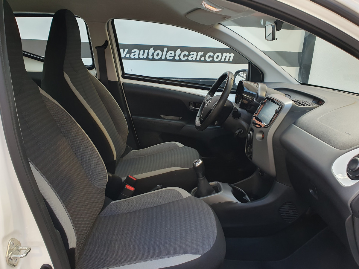 TOYOTA AYGO 1.0 X-PLAY X-TOUCH