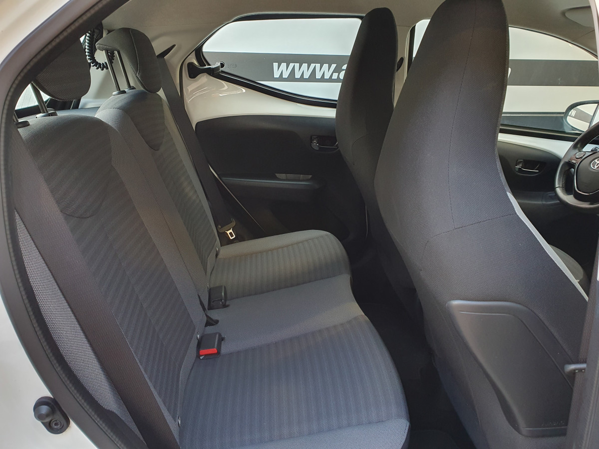 TOYOTA AYGO 1.0 X-PLAY X-TOUCH