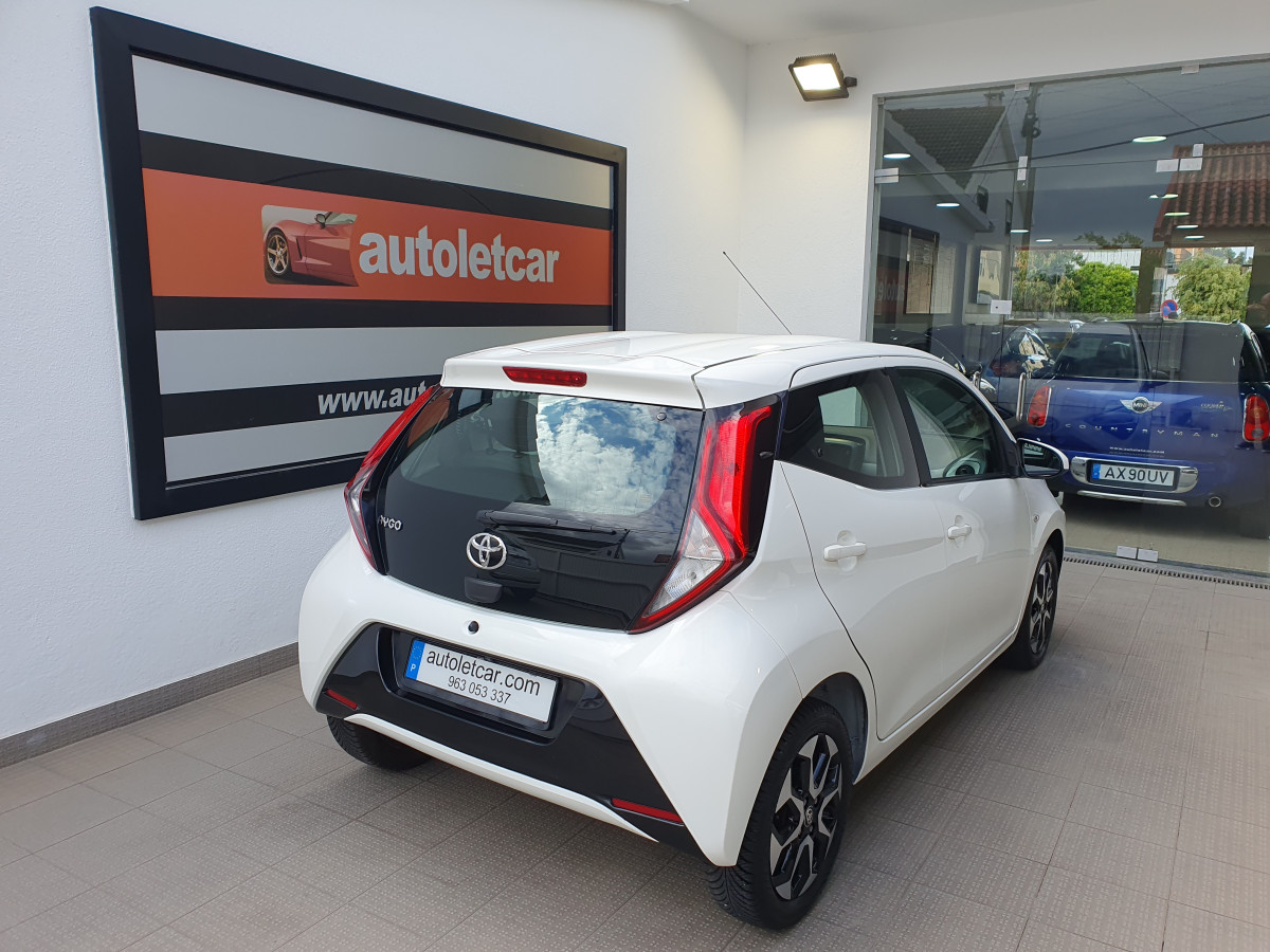 TOYOTA AYGO 1.0 X-PLAY X-TOUCH