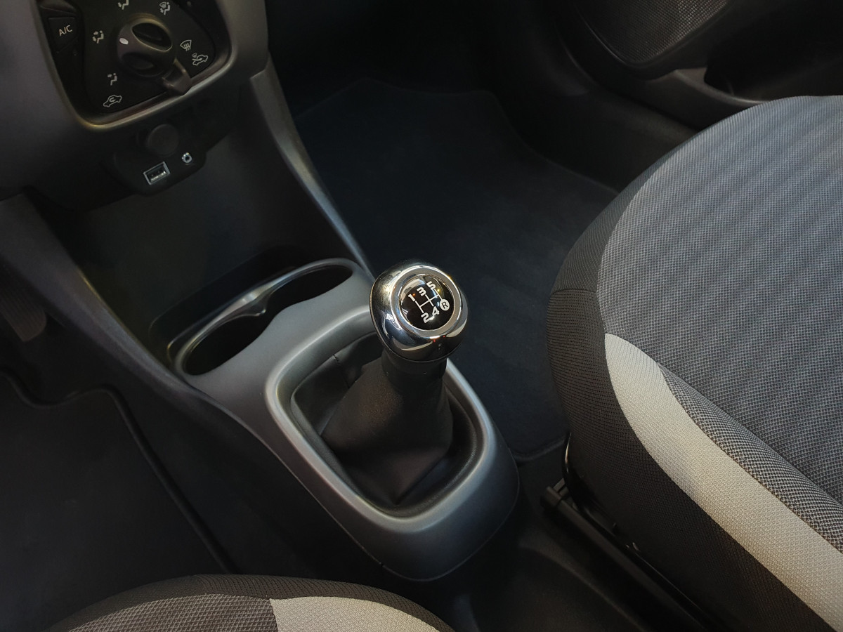 TOYOTA AYGO 1.0 X-PLAY X-TOUCH