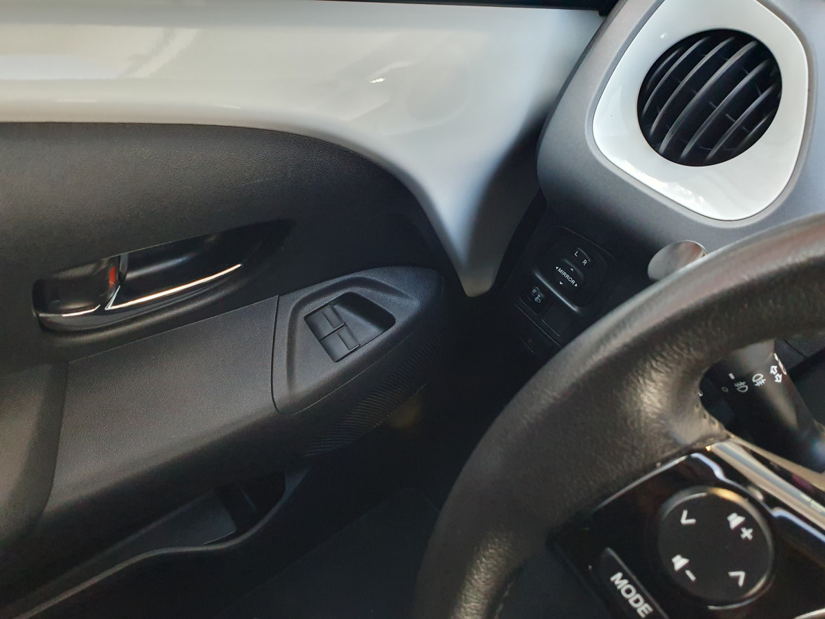 TOYOTA AYGO 1.0 X-PLAY X-TOUCH