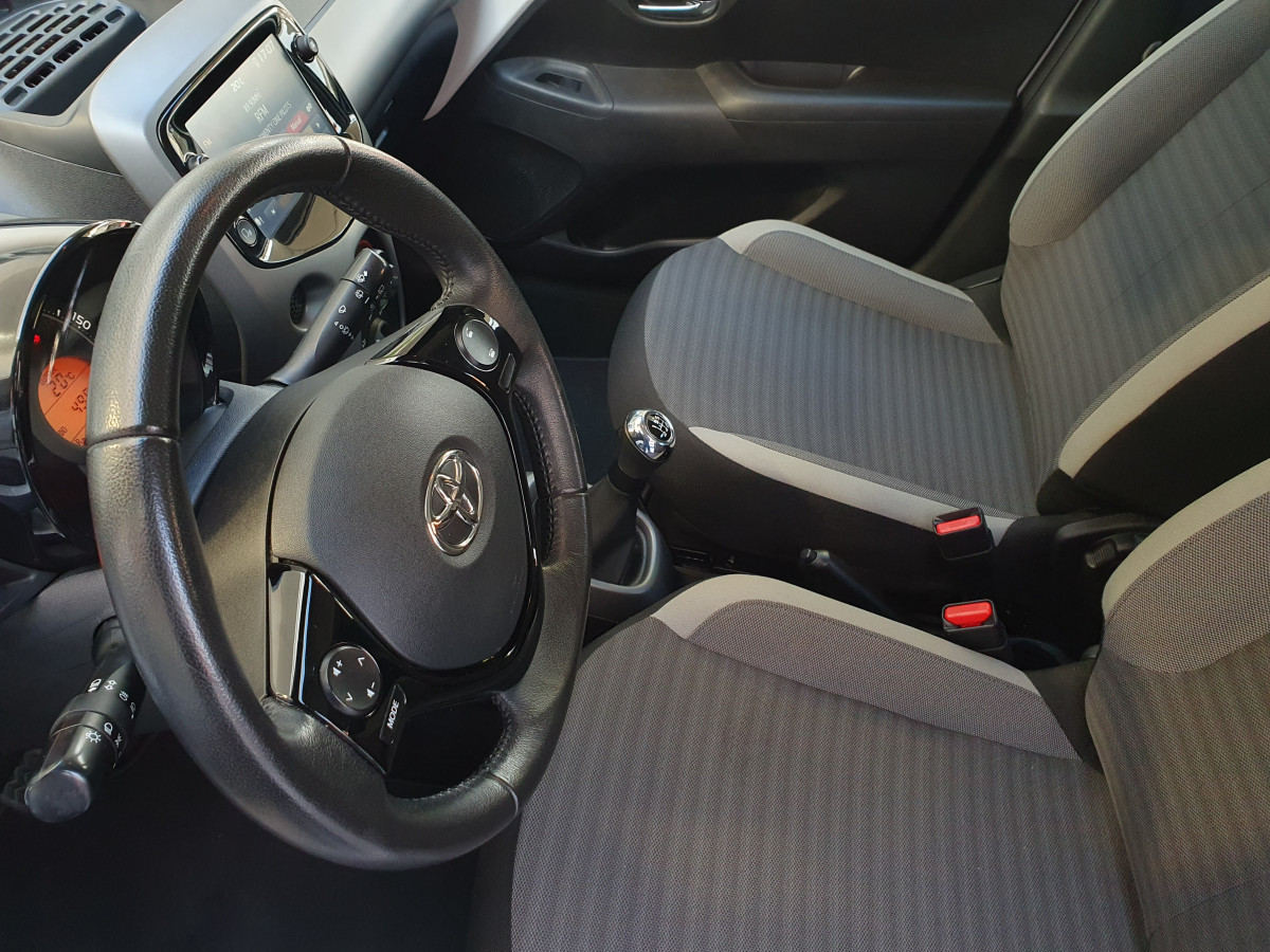 TOYOTA AYGO 1.0 X-PLAY X-TOUCH