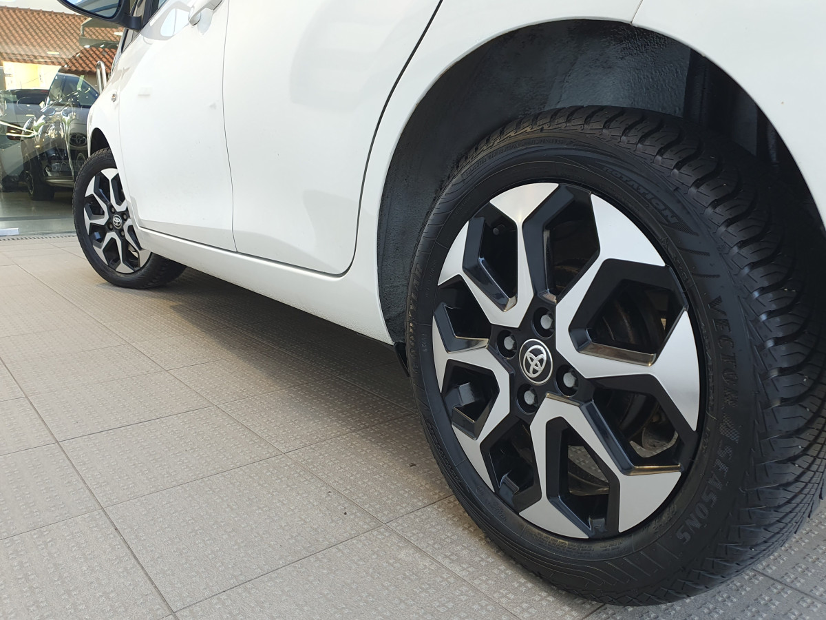 TOYOTA AYGO 1.0 X-PLAY X-TOUCH