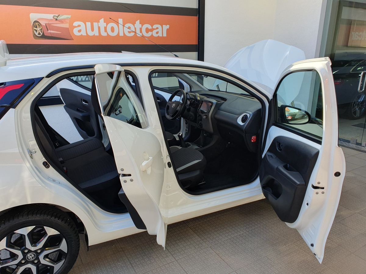 TOYOTA AYGO 1.0 X-PLAY X-TOUCH