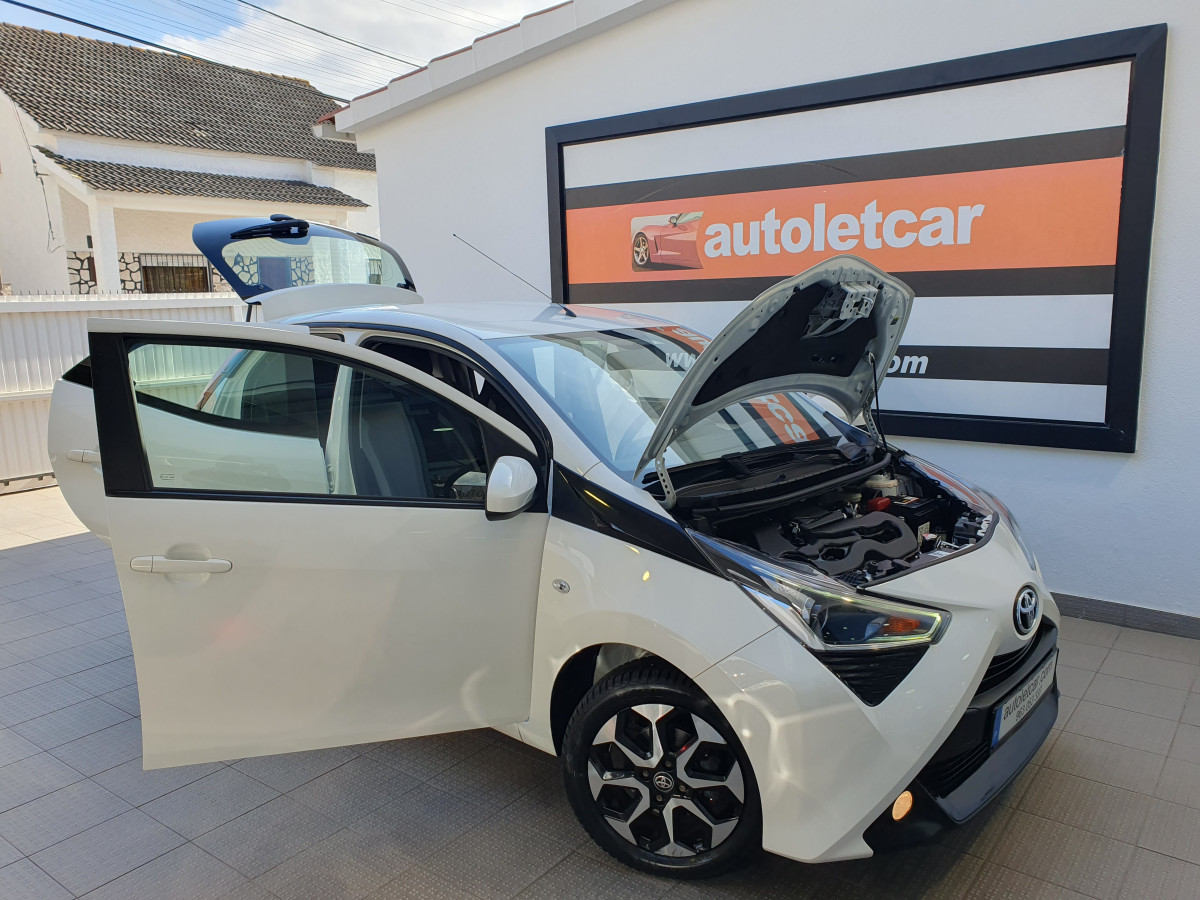 TOYOTA AYGO 1.0 X-PLAY X-TOUCH