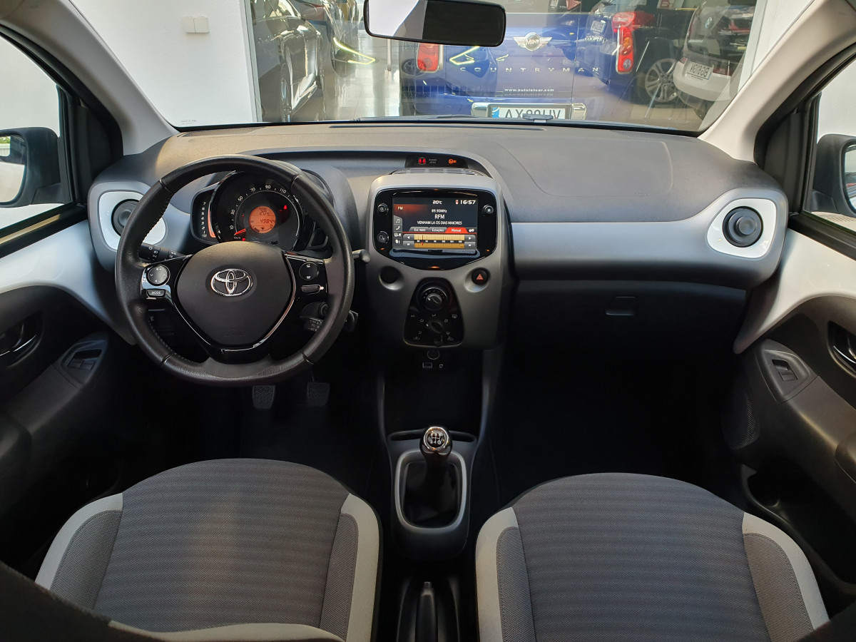 TOYOTA AYGO 1.0 X-PLAY X-TOUCH