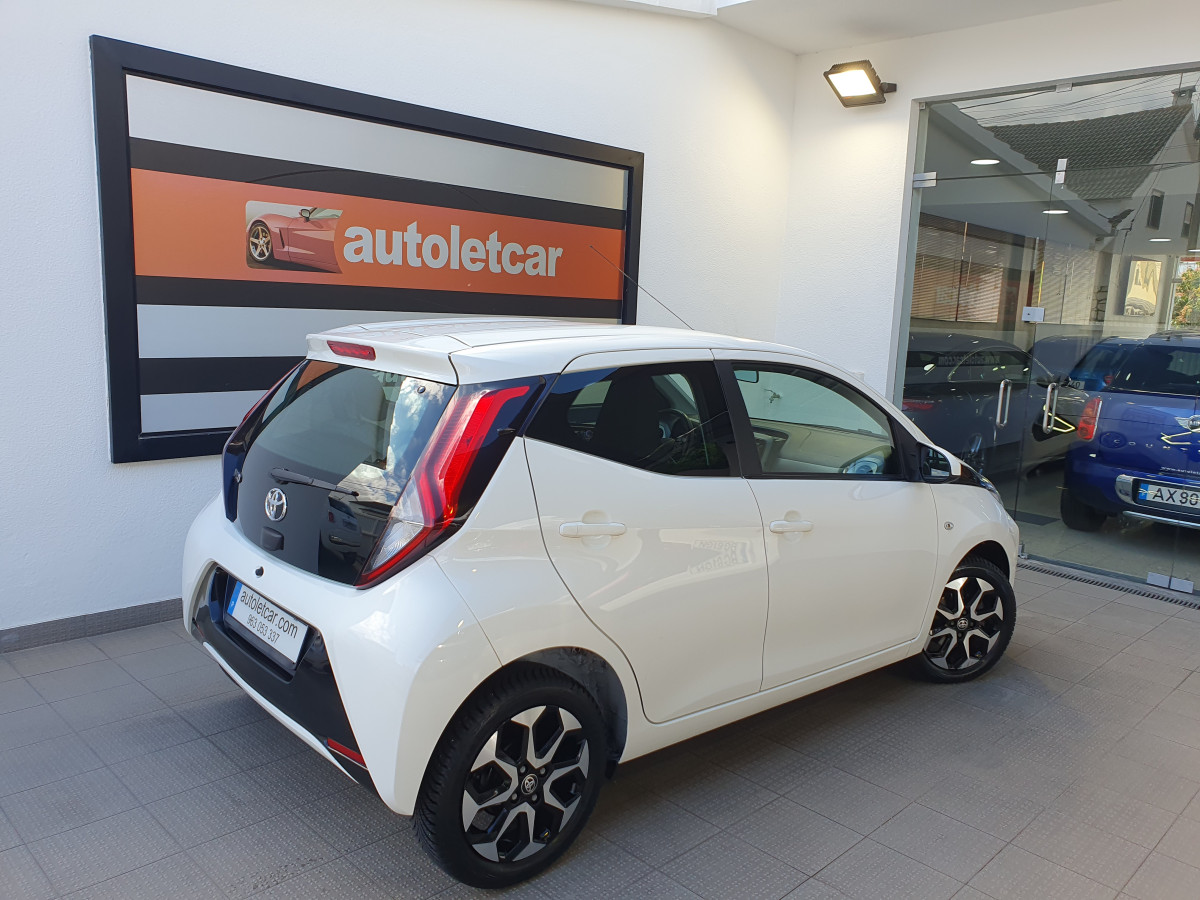 TOYOTA AYGO 1.0 X-PLAY X-TOUCH