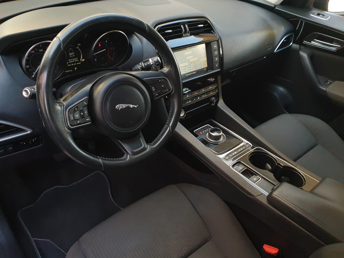 JAGUAR F-PACE 2.0 D PURE AUTO