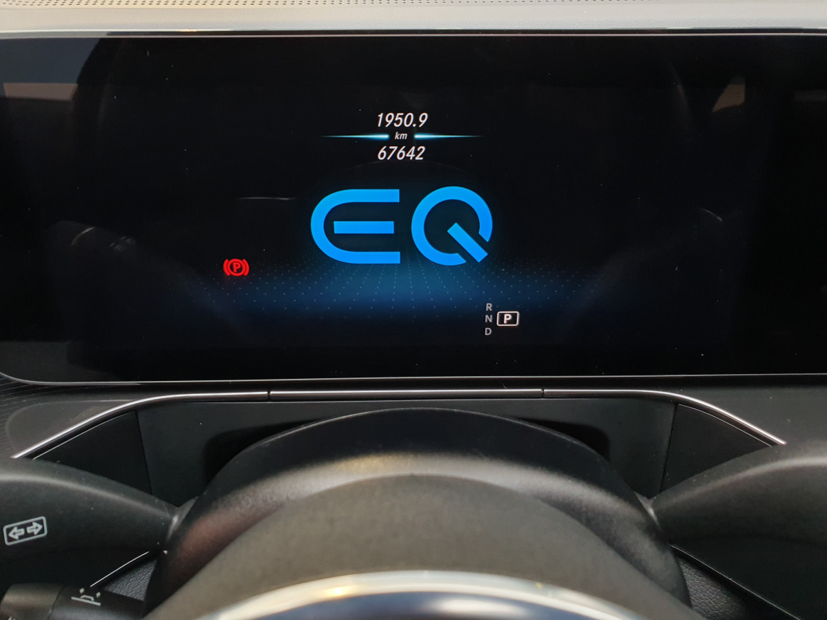 MERCEDES EQC 400 4MATIC AMG LINE