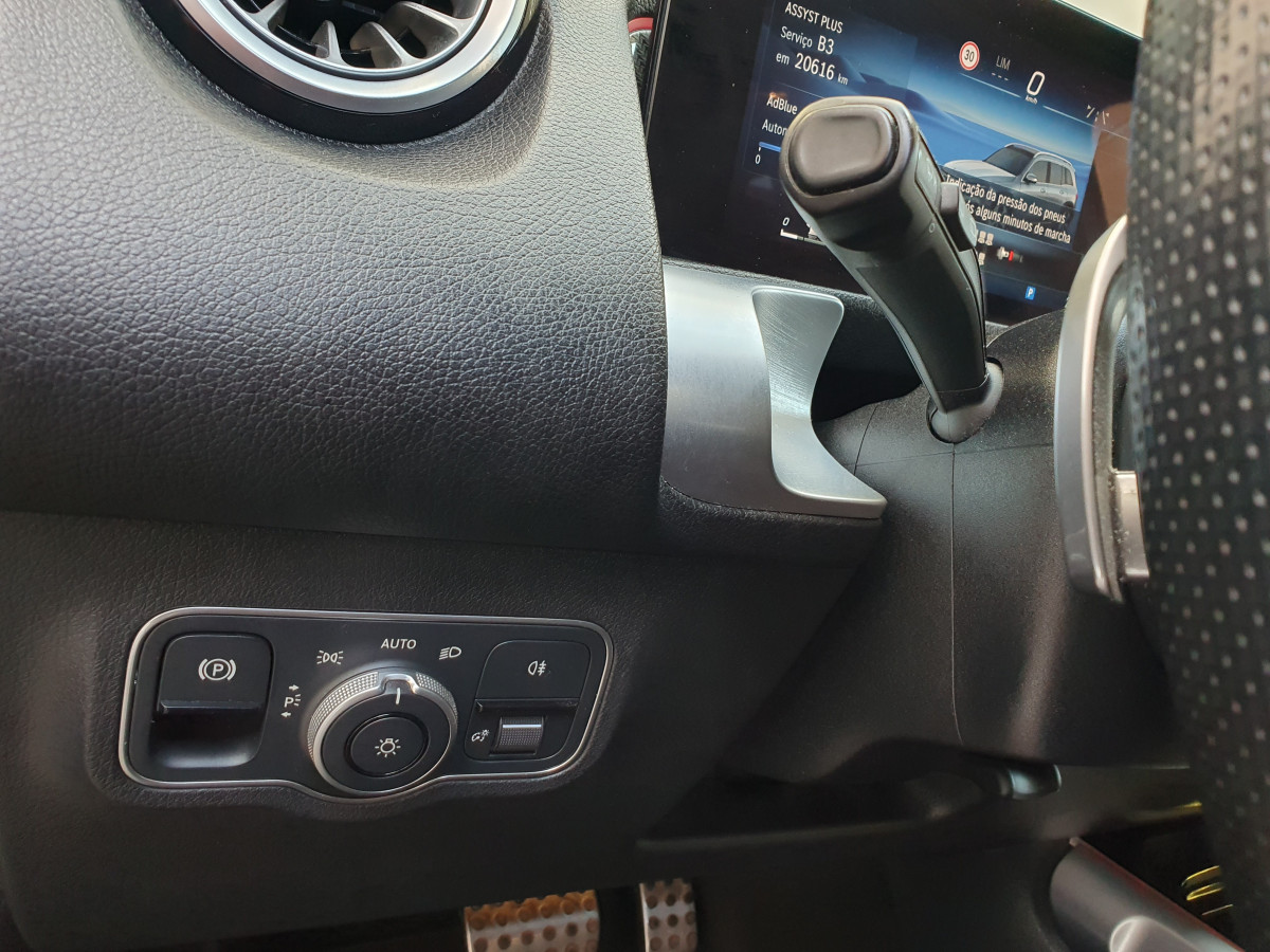 MERCEDES GLB 200 D AMG AUTO