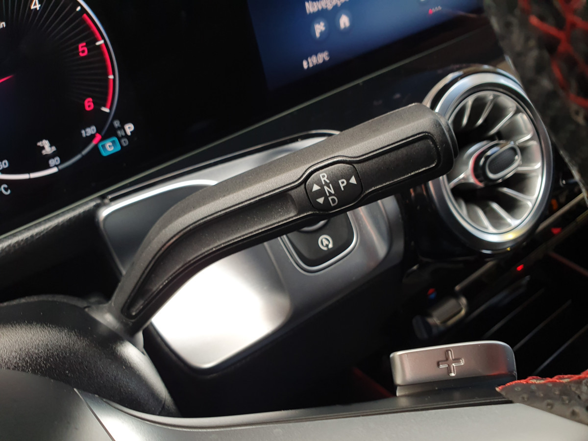 MERCEDES GLB 200 D AMG AUTO