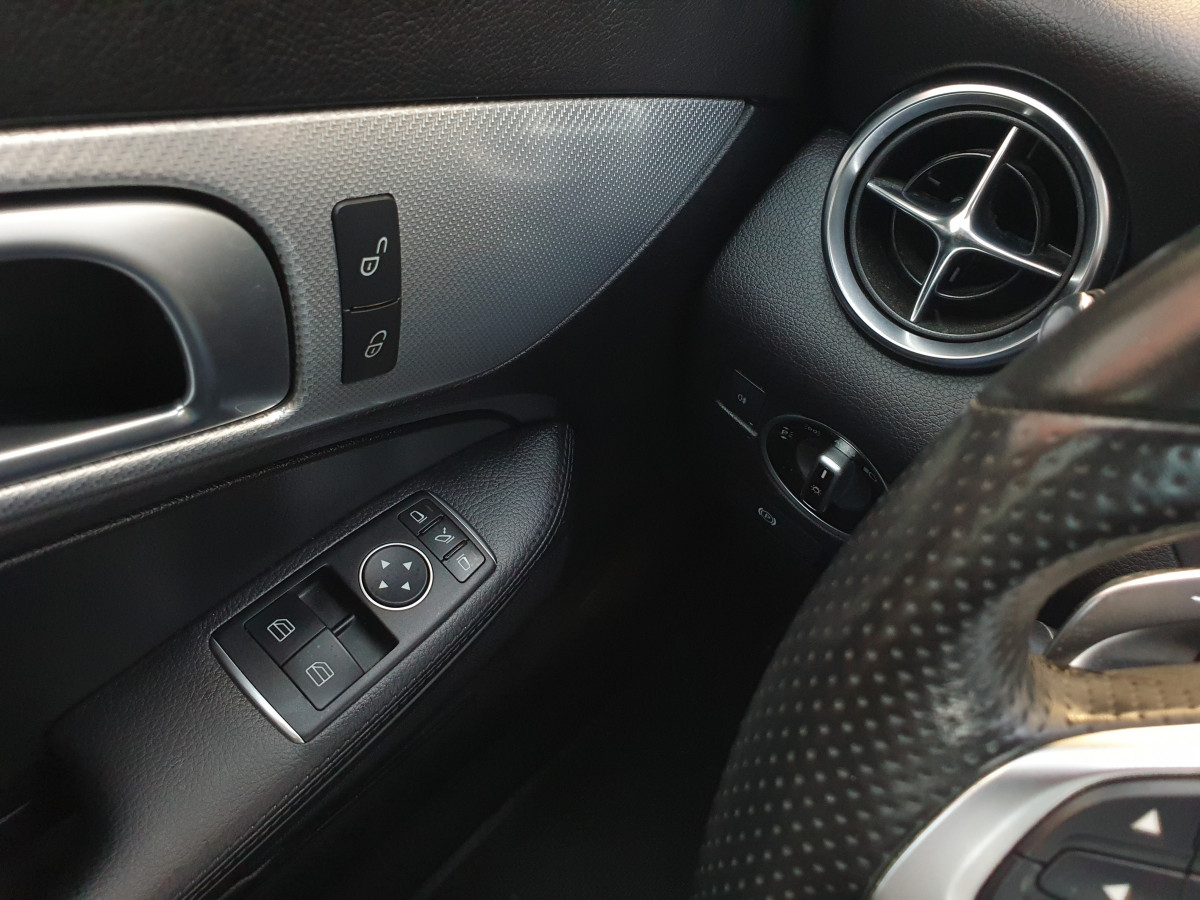 MERCEDES SLC 180 AMG AUTO