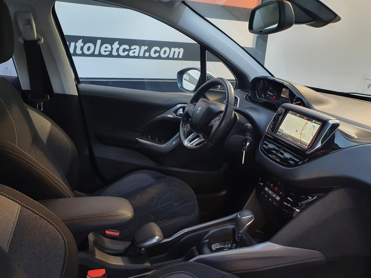 PEUGEOT 2008 1.2 PURETECH STYLE PACK