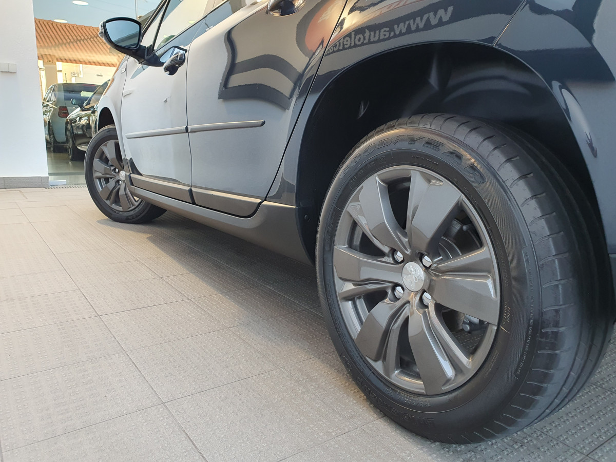 PEUGEOT 2008 1.2 PURETECH STYLE PACK