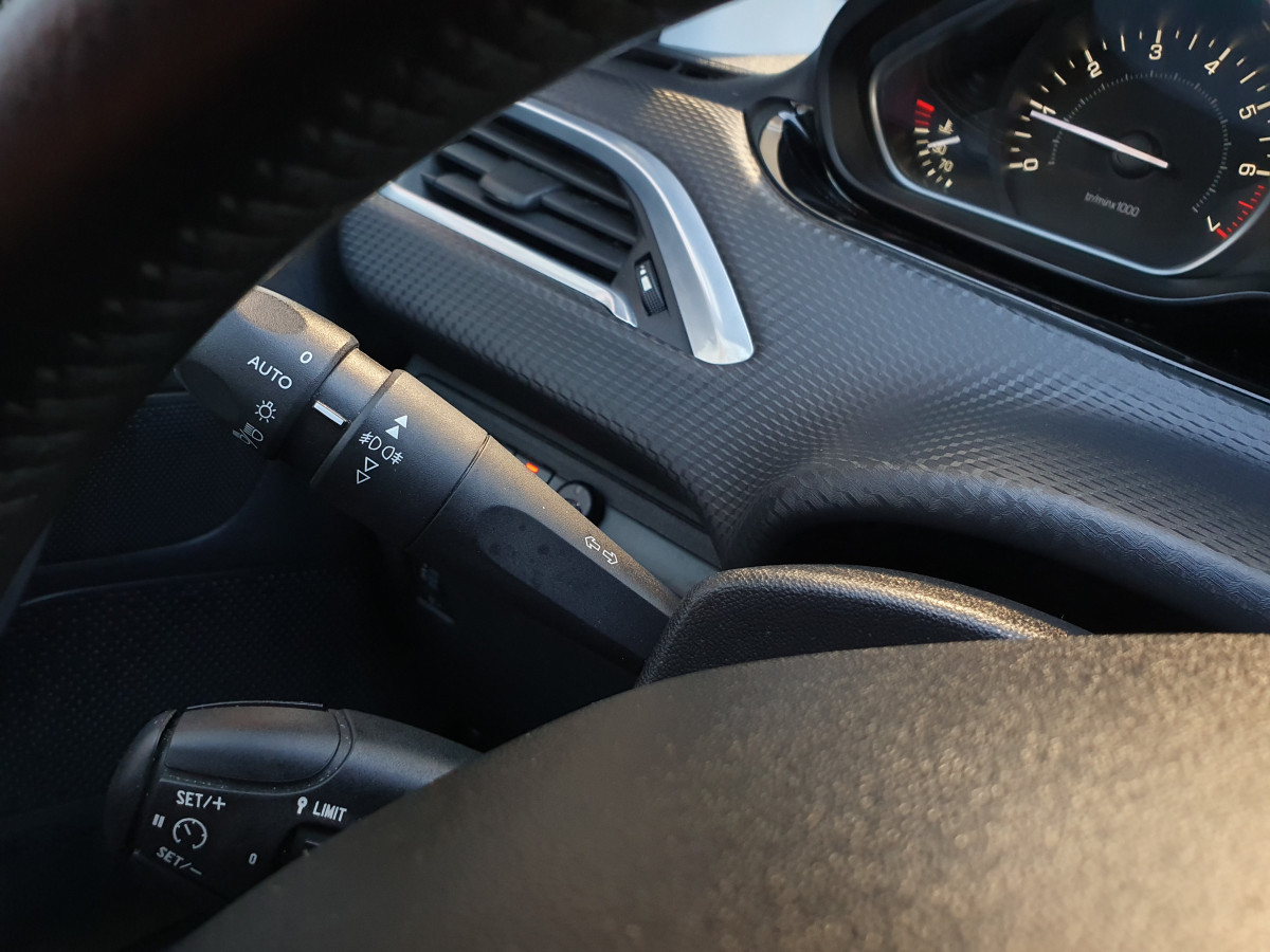 PEUGEOT 2008 1.2 PURETECH STYLE PACK
