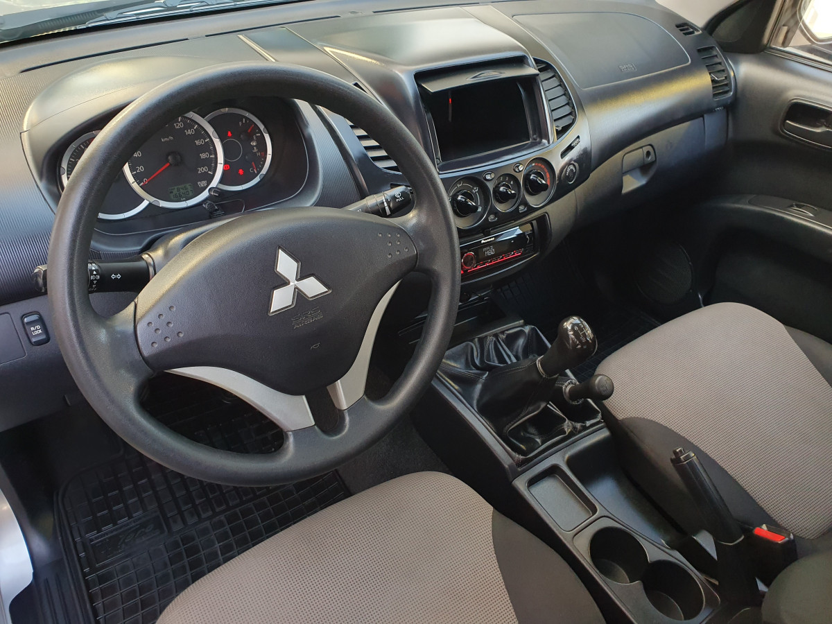 MITSUBISHI L200 2.5 D CD AC 4WD