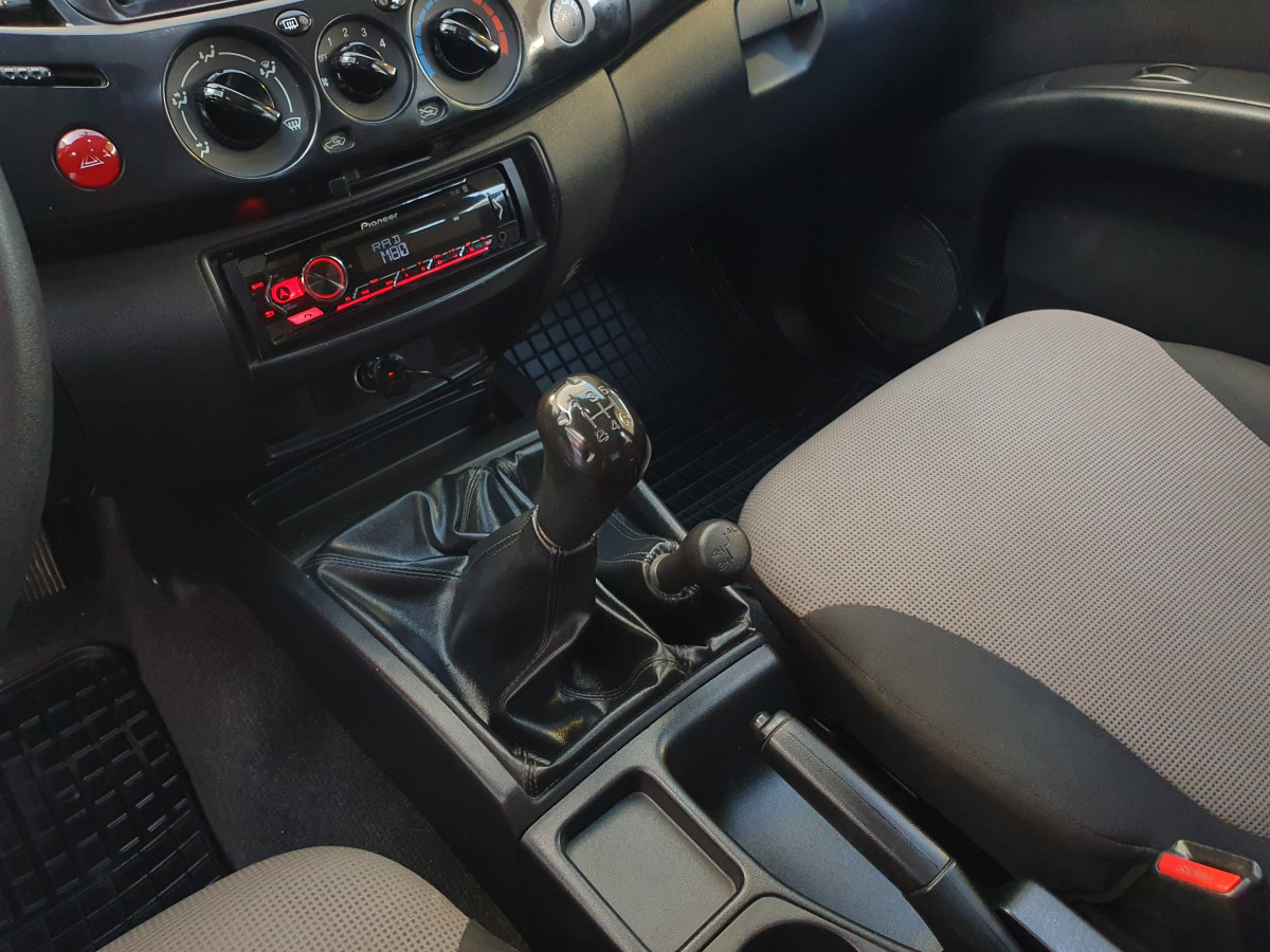 MITSUBISHI L200 2.5 D CD AC 4WD