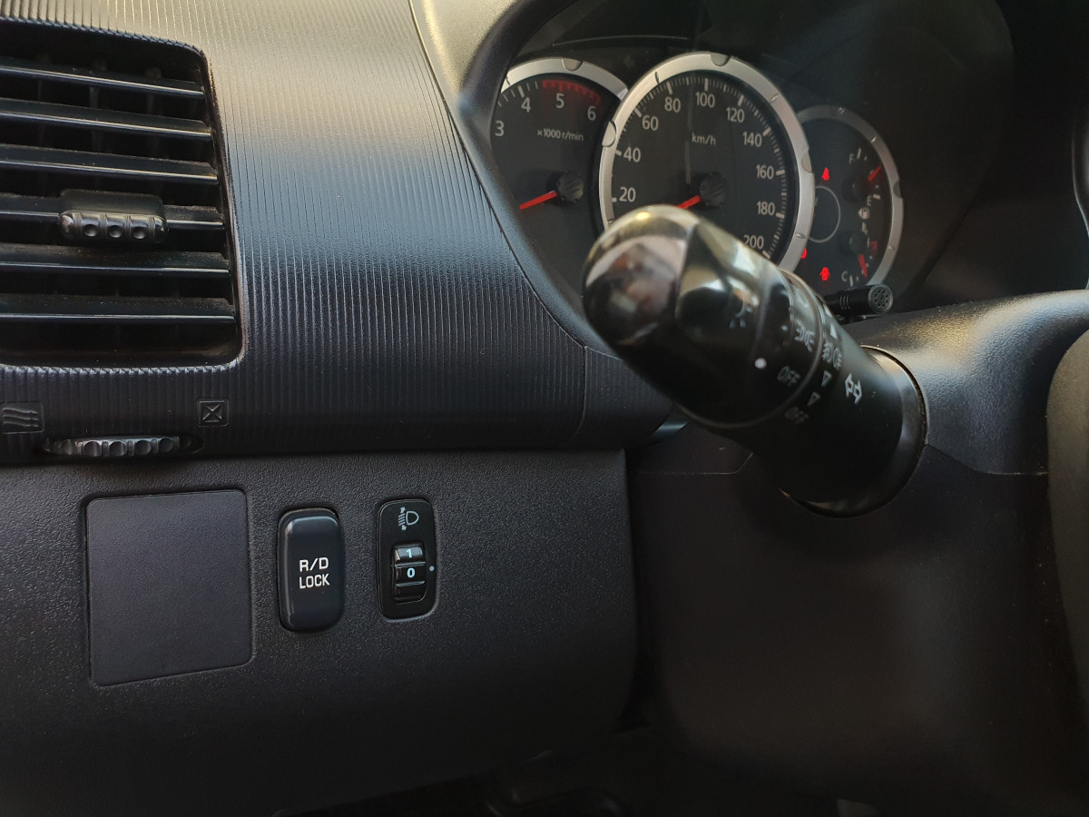 MITSUBISHI L200 2.5 D CD AC 4WD
