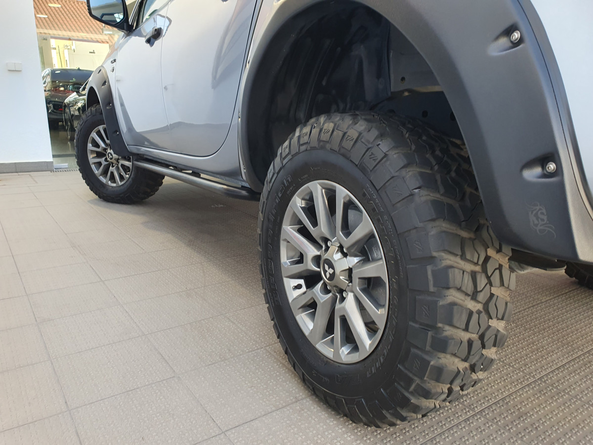 MITSUBISHI L200 2.5 D CD AC 4WD