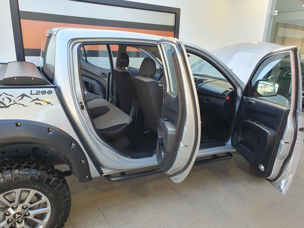 MITSUBISHI L200 2.5 D CD AC 4WD