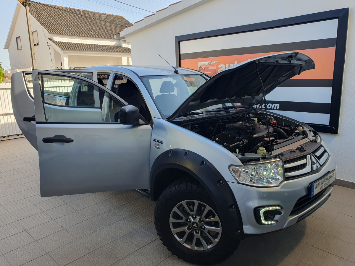 MITSUBISHI L200 2.5 D CD AC 4WD