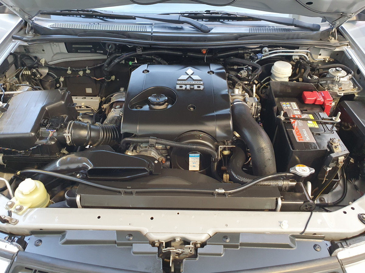 MITSUBISHI L200 2.5 D CD AC 4WD