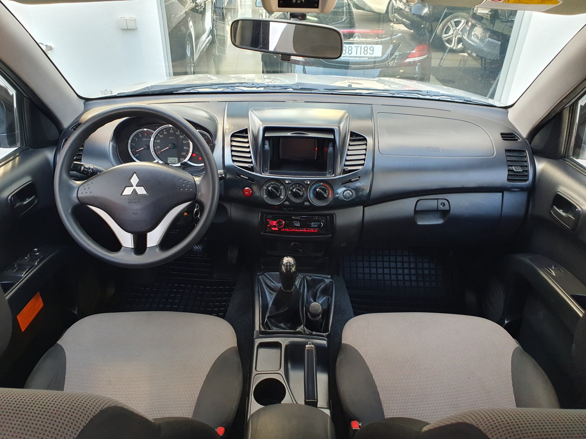 MITSUBISHI L200 2.5 D CD AC 4WD