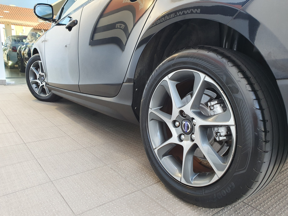 VOLVO V40 D2 OCEAN RACE CROSS COUNTRY