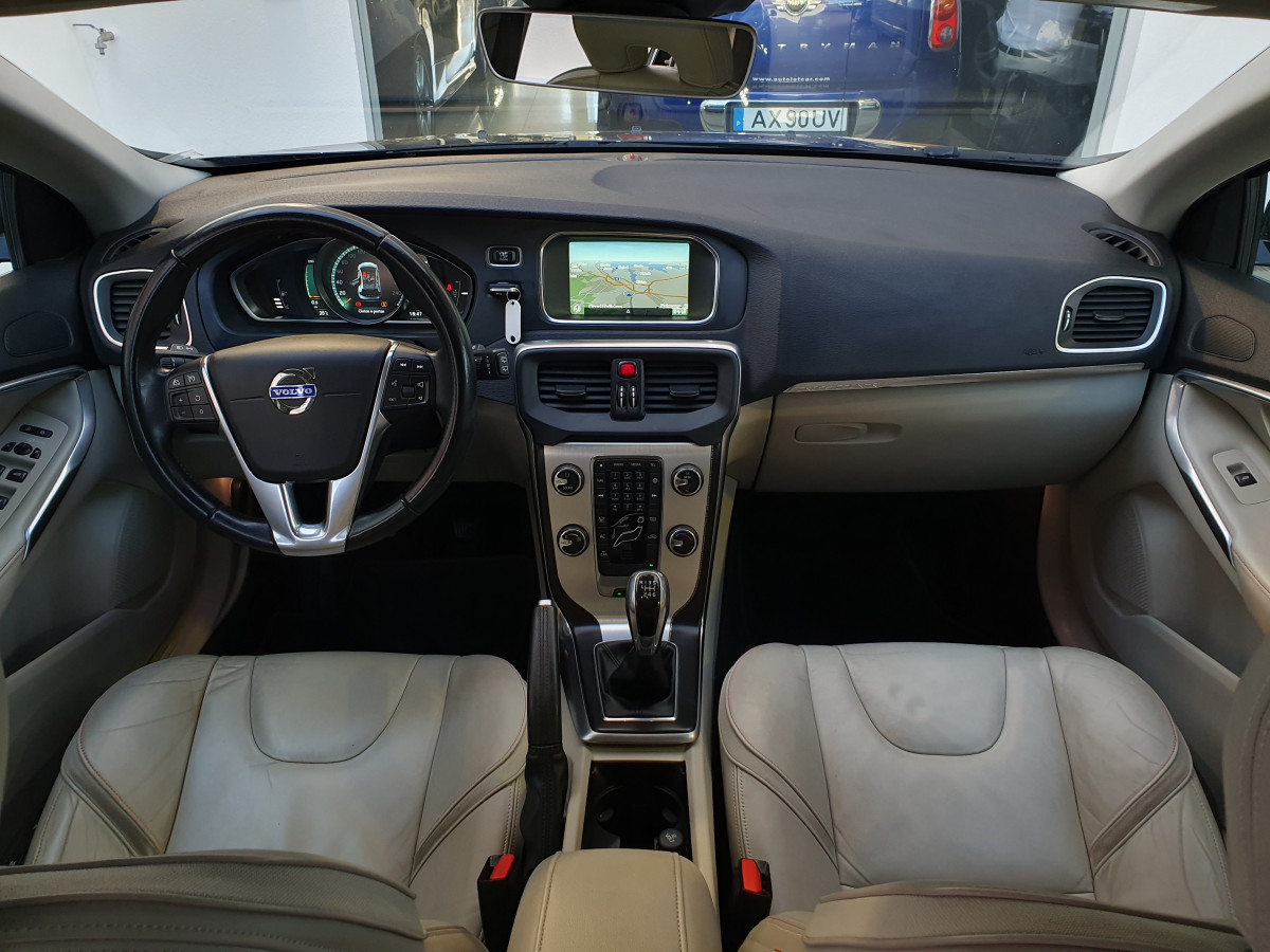 VOLVO V40 D2 OCEAN RACE CROSS COUNTRY