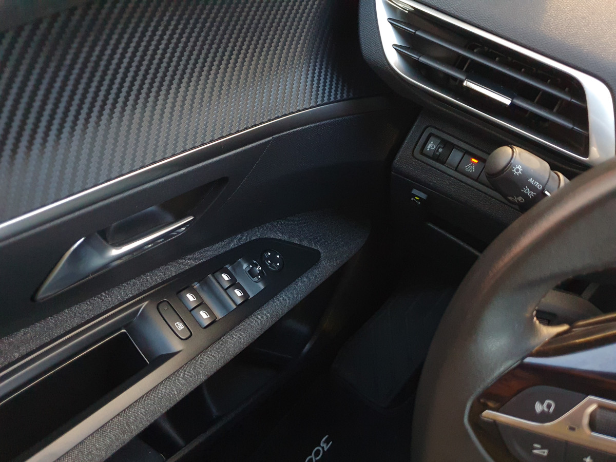 PEUGEOT 3008 1.2 PURETECH