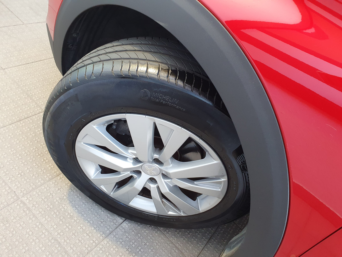 PEUGEOT 3008 1.2 PURETECH