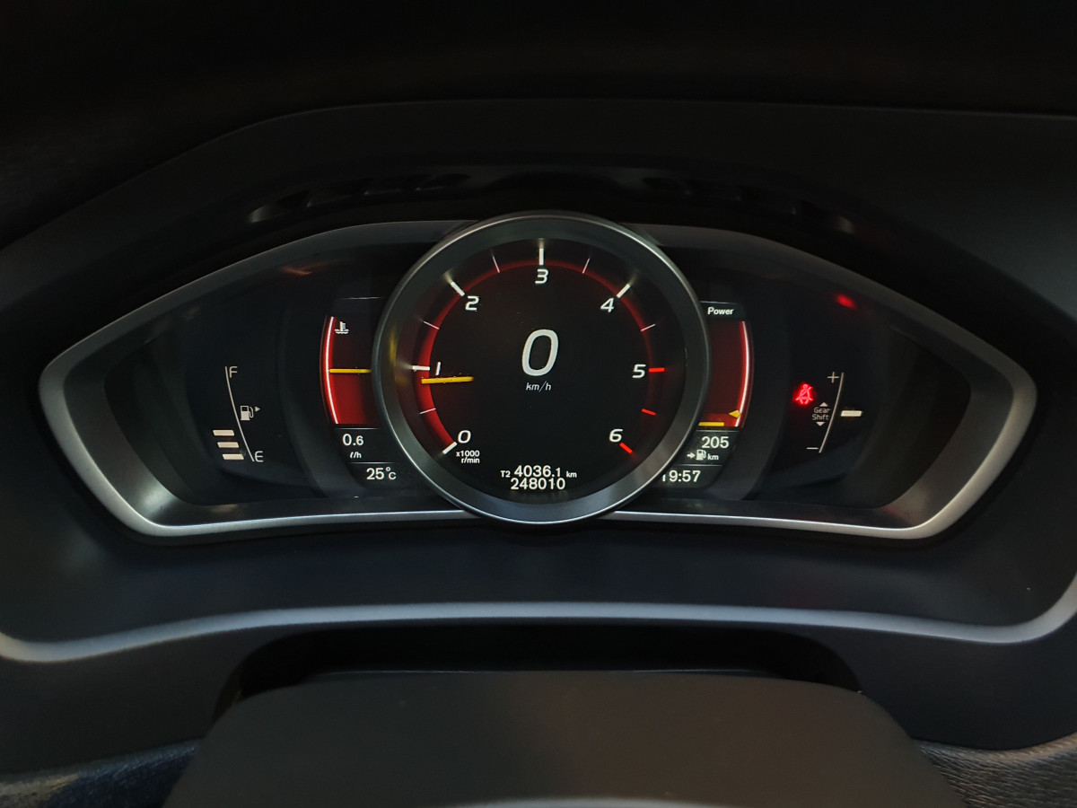 VOLVO V40 D2 RDESIGN