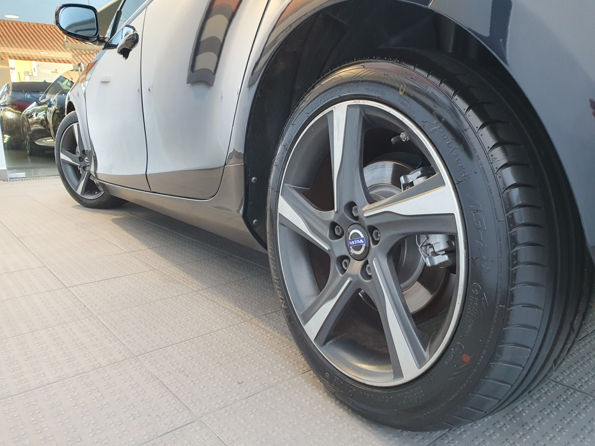 VOLVO V40 D2 RDESIGN