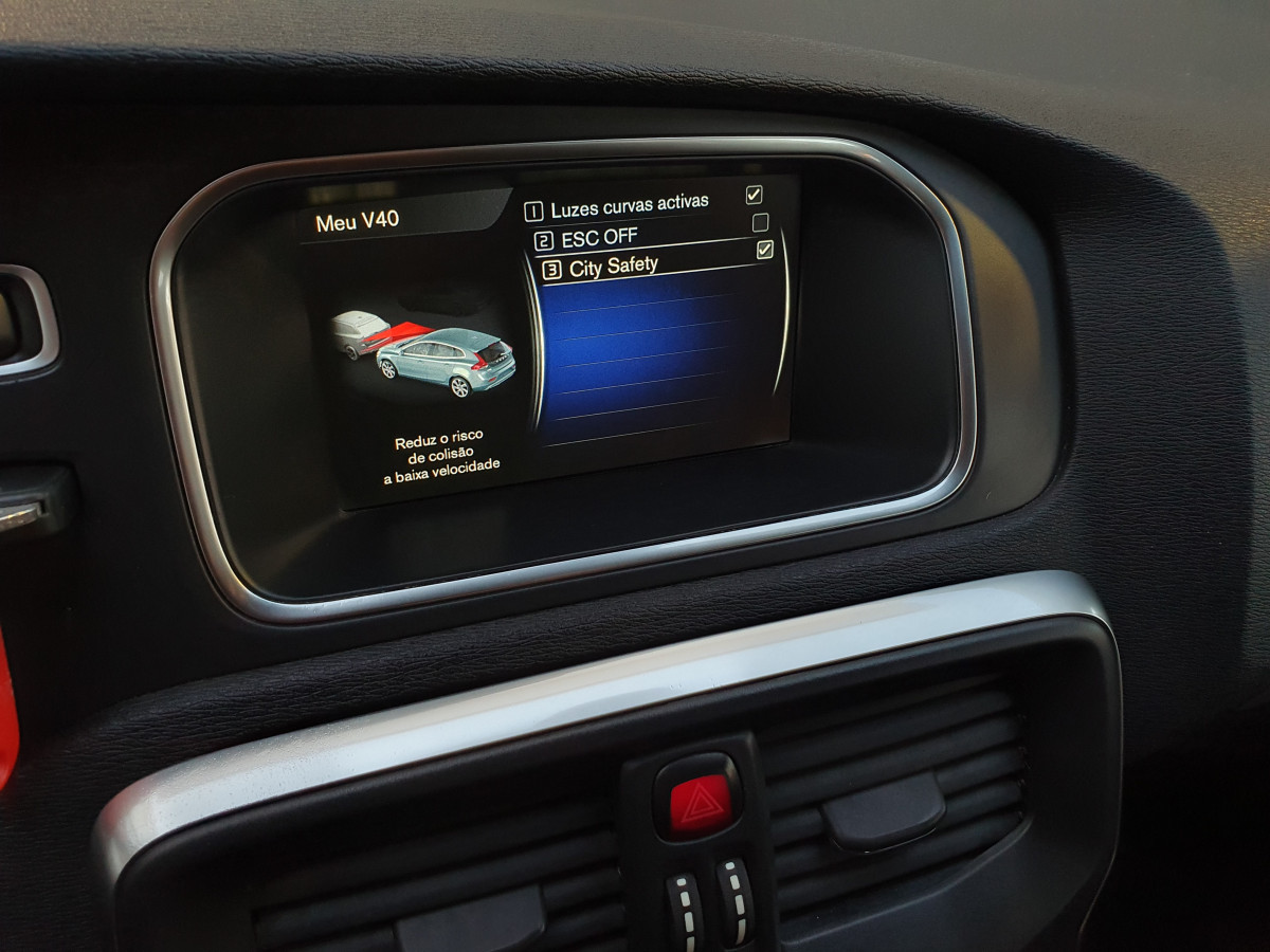 VOLVO V40 D2 RDESIGN