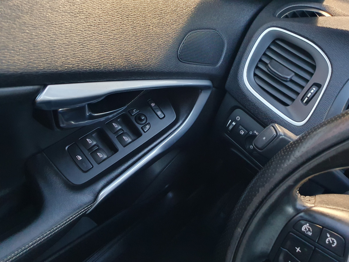 VOLVO V40 D2 RDESIGN