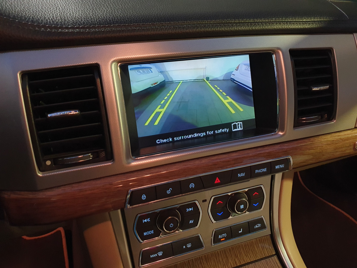 JAGUAR XF SPORTBRAKE 2.2 D PREMIUM LUXURY AUTO