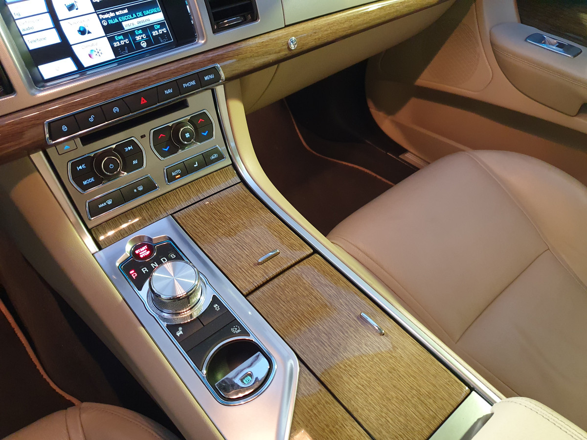 JAGUAR XF SPORTBRAKE 2.2 D PREMIUM LUXURY AUTO