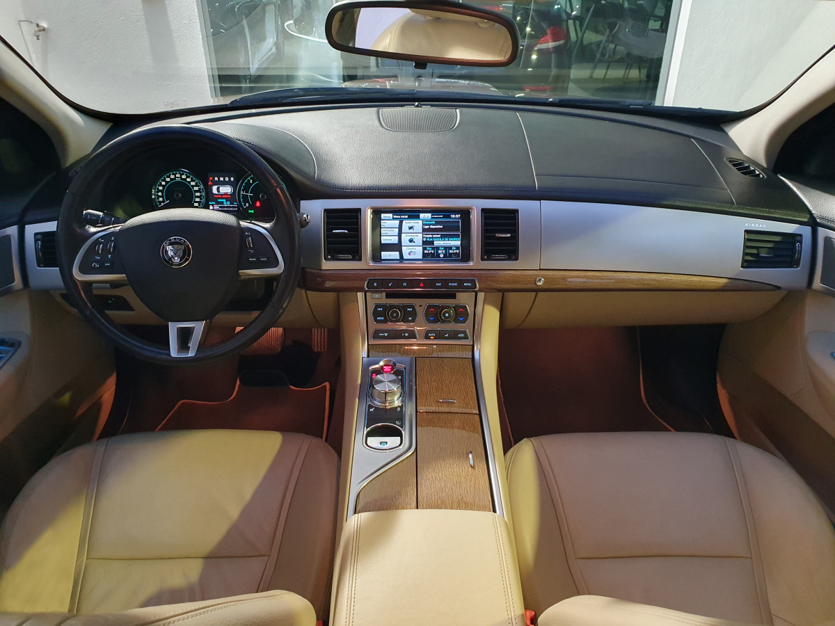 JAGUAR XF SPORTBRAKE 2.2 D PREMIUM LUXURY AUTO