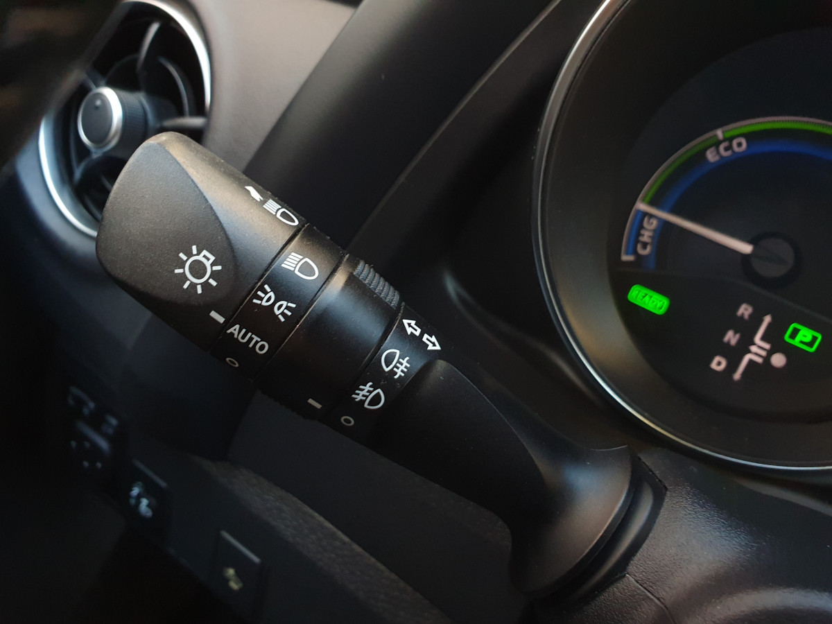TOYOTA AURIS 1.8 HSD COMFORT HYBRID