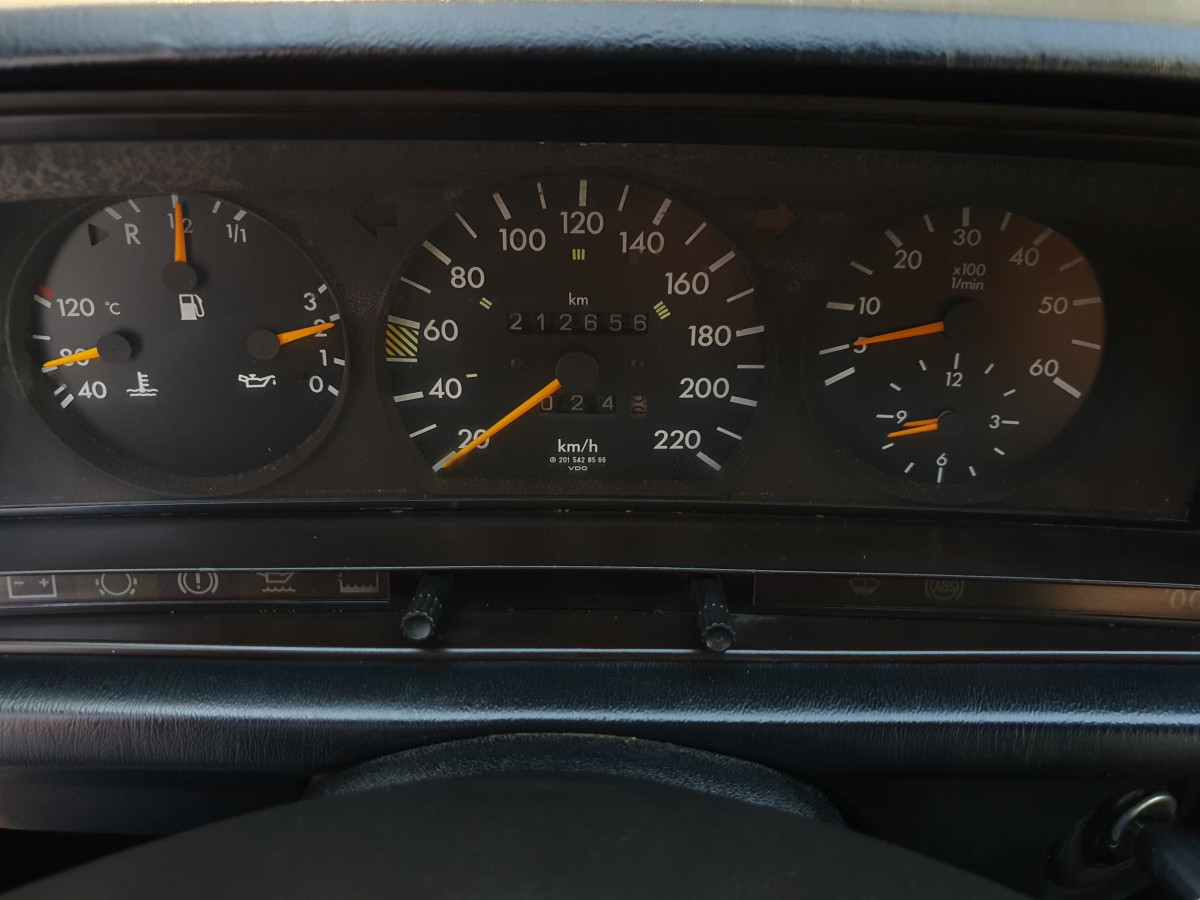 MERCEDES 190 D 2.5 TURBO
