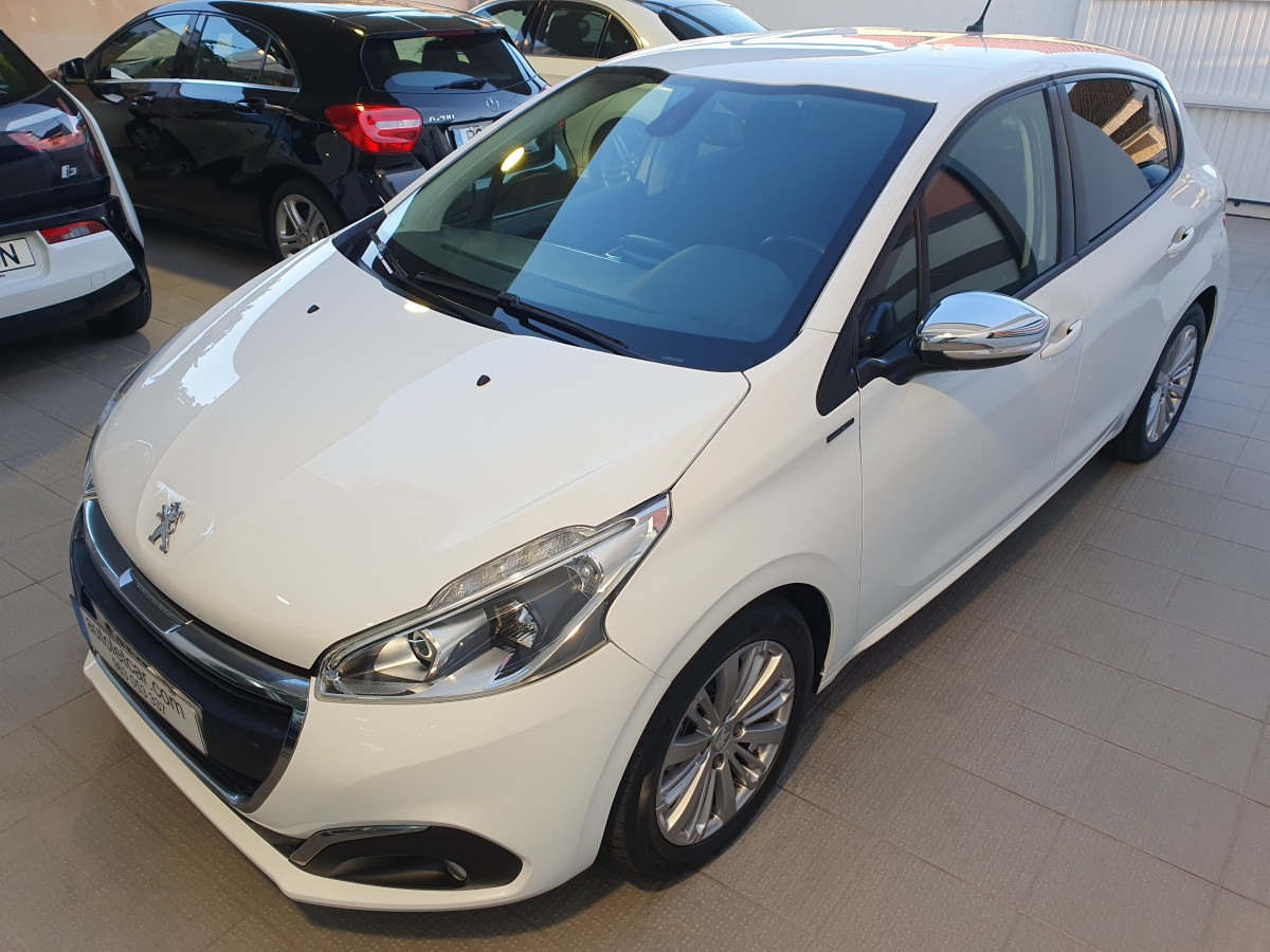 PEUGEOT 208 1.5 BLUEHDI SIGNATURE