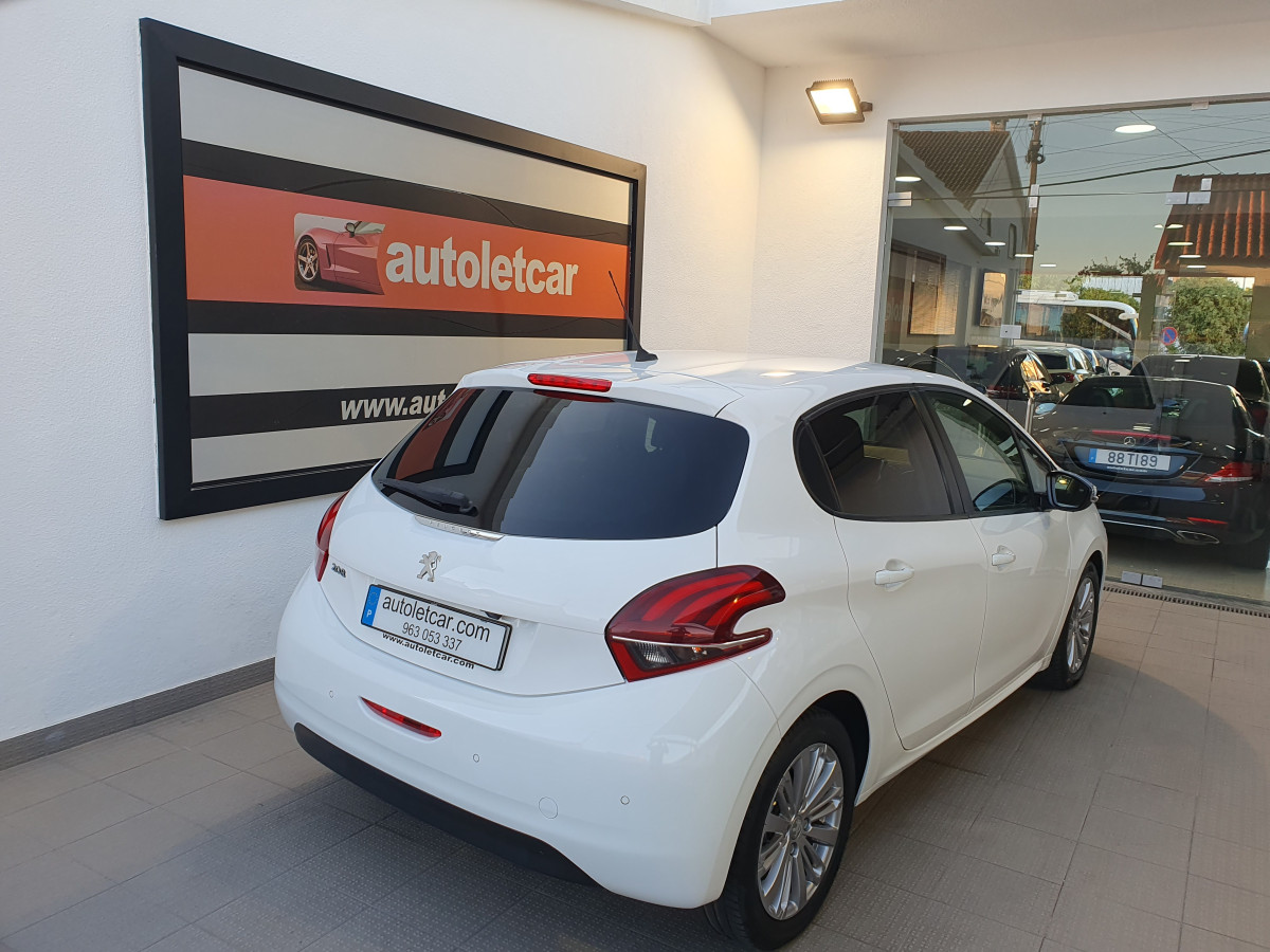 PEUGEOT 208 1.5 BLUEHDI SIGNATURE