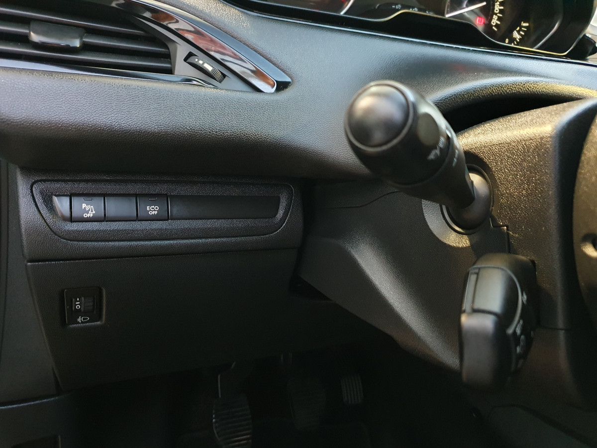 PEUGEOT 208 1.5 BLUEHDI SIGNATURE