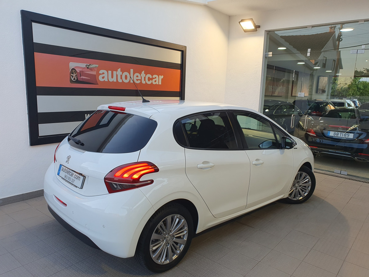 PEUGEOT 208 1.5 BLUEHDI SIGNATURE